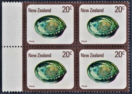 New Zealand 674 var. Mint NH - Offset on Reverse cv $575